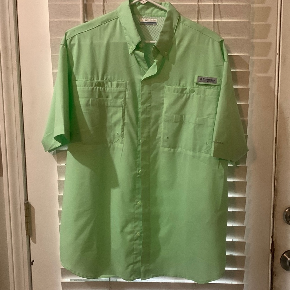 Like new Columbia dress shirt adult M